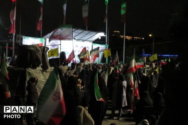 حضوری متفاوت در شبی به یادماندنی در سنگر خیابان