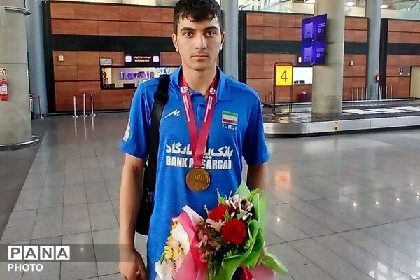 والیبال دانش‌آموزی در قله افتخارآفرینی قرار دارد/ بلند قامتان آینده تیم‌های ملی در مدارس تحصیل می‌کنند