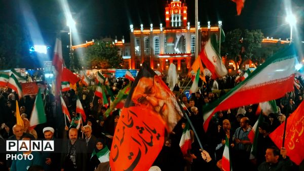 حال و هوای نوجوانی در خیابان‌های تبریز