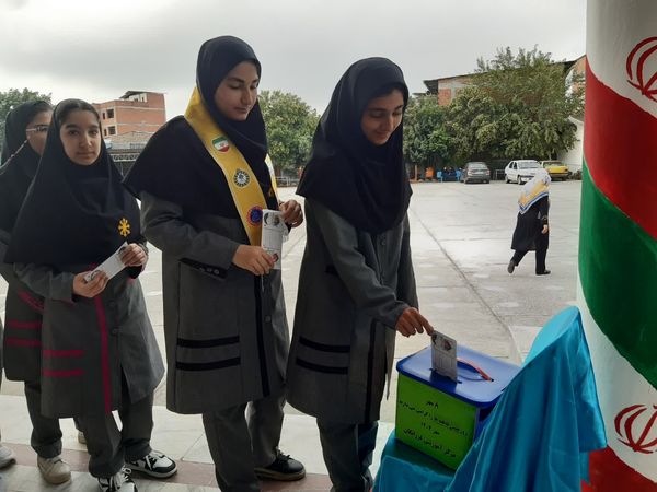 جشن عاطفه‌ها در دبیرستان فرزانگان قائمشهر