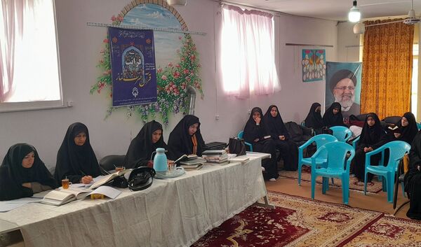 چهل و سومین دوره مسابقات قرآن عترت و نماز ویژه دختران در خلیل آباد 