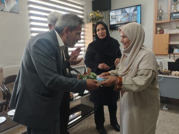  تقدیر از معلمان نمونه دبیرستان هاجر بیرجند