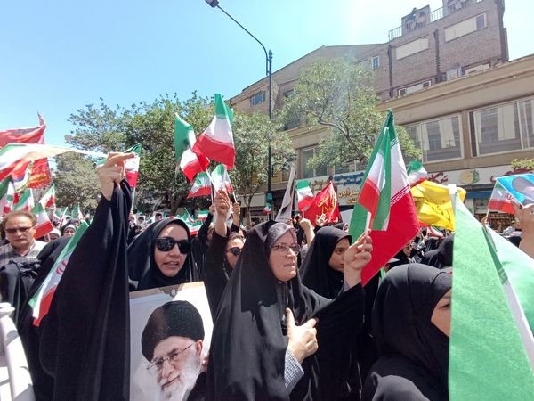 راهپیمایی جمعه خشم و نصر با حضور پرشور مشهد مقدس برگزار شد