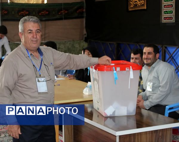 حضور مردم ولایت‌مدار شهرستان فراشبند پای صندوق‌های رای