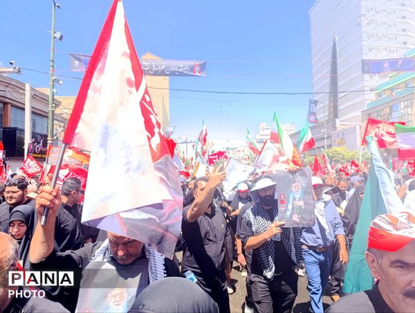 مراسم تشییع رهبر معظم انقلاب و خانواده ایشان در مشهد