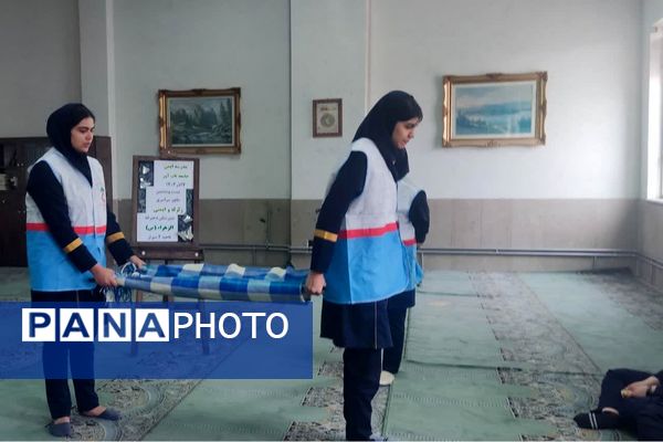 برگزاری مانور زلزله در مدارس ناحیه 4 شیراز 