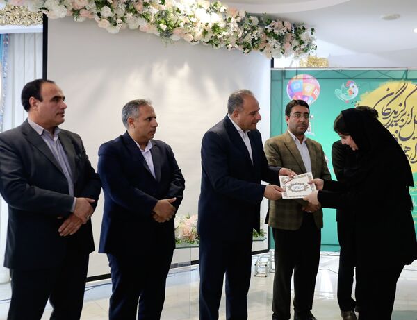آیین تجلیل از برگزیدگان جشنواره‌های فرهنگی و هنری شمال‌غرب کشور در تبریز