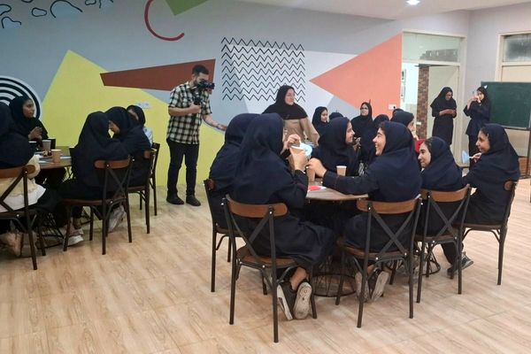 کافه‌ای برای فکر کردن و کتابخانه ای برای زندگی