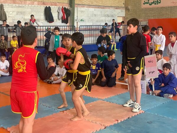 برگزاری فعالیت‌های ورزشی درون مدرسه‌ای در دبستان معلم آشخانه 
