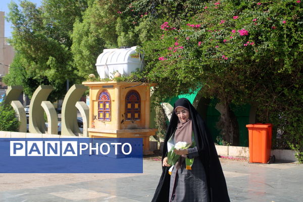 تجدید میثاق مدیر سازمان دانش آموزی استان بوشهر با شهدا