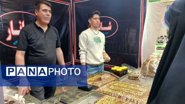 بازدید از غرفه‌های نمایشگاه اقتصاد مقاومتی در قم