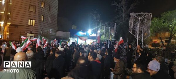 تجمع مردم منطقه ۱۰ در میدان بریانک