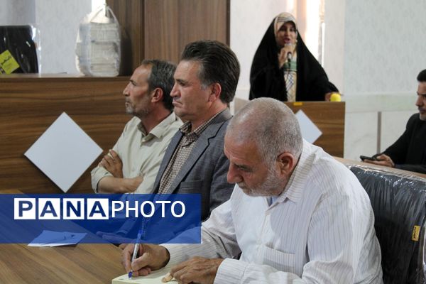 نشست اصحاب رسانه شهرستان سامان با مدیرکل فرهنگ و ارشاد اسلامی استان چهارمحال و بختیاری