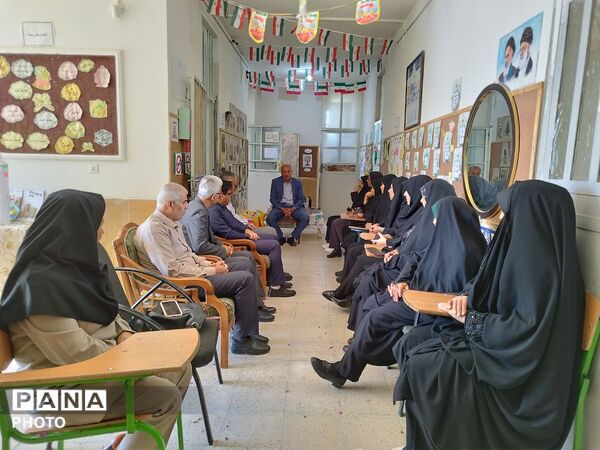 تجلیل از کادر مدرسه خدیجه کبری(س) در هفته معلم