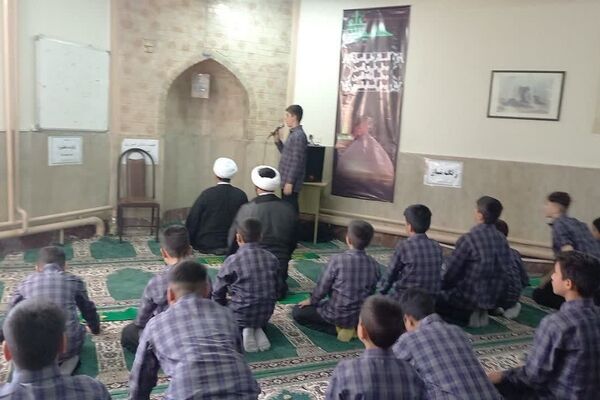 برپایی نماز جماعت مدارس کهریزک با حضور امام جمعه منطقه 
