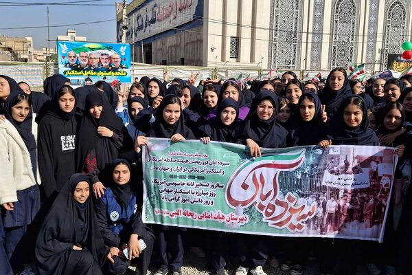 حضور پرشور دانش‌آموزان در راهپیمایی ۱۳آبان منطقه کهریزک 
