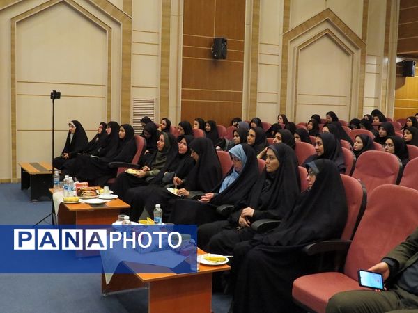 دیدار مشاور وزیر در امور زنان با دانشجویان دانشگاه فرهنگیان 