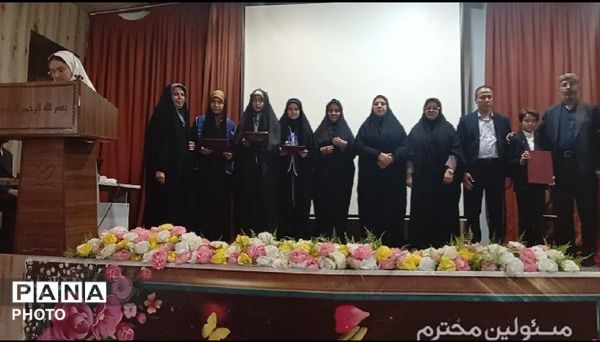تجلیل از تئاتر دانش‌آموزی  و خبرنگاران پانا در کانون شهید مطهری شهرستان ساوجبلاغ 