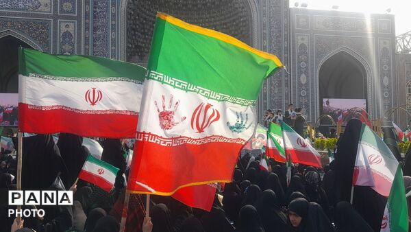 اجتماع بزرگ مشت‌های گره کرده در مشهد
