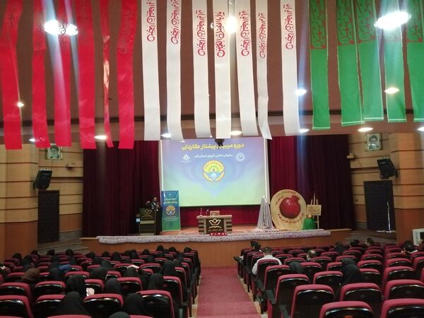 آیین افتتاحیه دوره تربیت مربی کاردان سازمان دانش‌آموزی استان قم