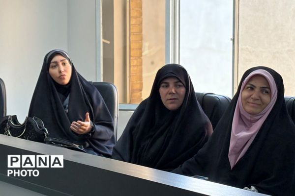 نشست صمیمی سرگروه‌ها به مناسبت هفته امور تربیتی