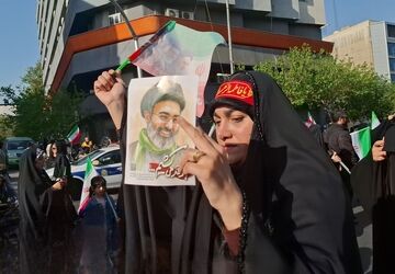 دل‌گویه‌های جان‌فدایان در میدان برای دختر جان‌فدای ایران
