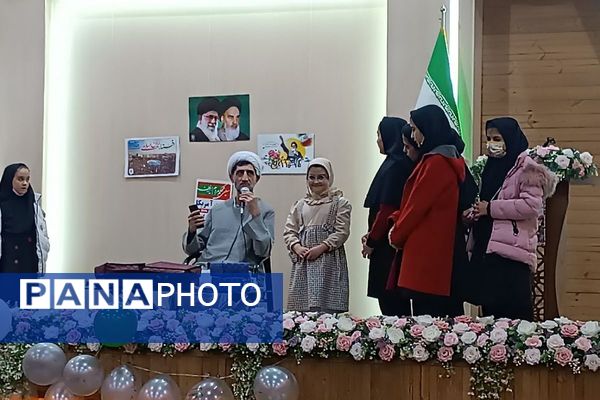 پایگاه شهید انصاری میزبان دانش‌آموزان دبستان مهدیزاده در جشن دهه فجر 