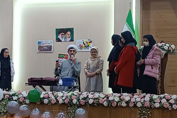پایگاه شهید انصاری میزبان دانش‌آموزان دبستان مهدیزاده در جشن دهه فجر 