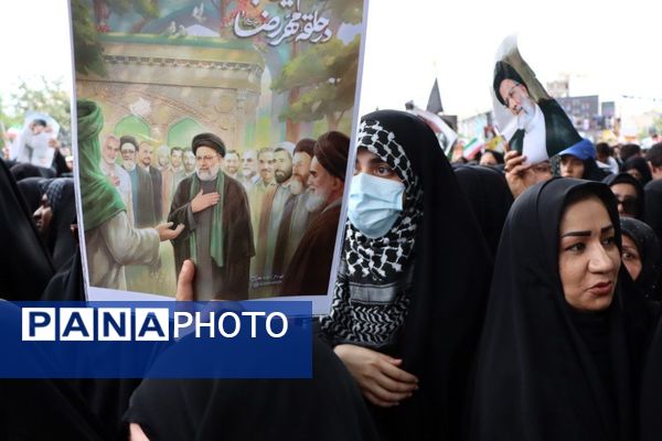 سیل خروشان زائران و مجاوران رضوی در مراسم تشییع پیکر شهدای خدمت