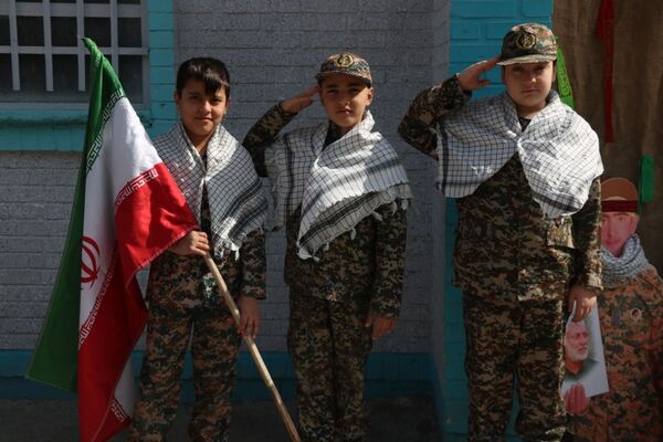 جشن اول مهر و زنگ ایثار در دبستان شهریار