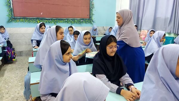 آیین نواختن زنگ مهر، ایثار و شهادت در مدرسه فرهنگیان ۲