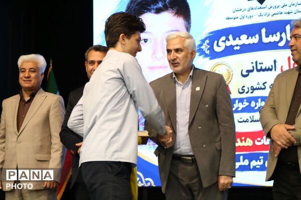 آغاز طرح «هر دانش‌آموز، یک مهارت» و تجلیل از برگزیدگان جشنواره نوجوان خوارزمی در مشهد