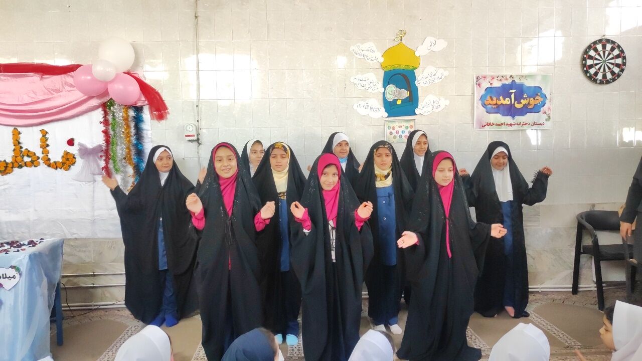 جشن ولادت حضرت فاطمه زهرا (س) و روز مادر در دبستان شهید احمد خاقانی شهرستان شیروان