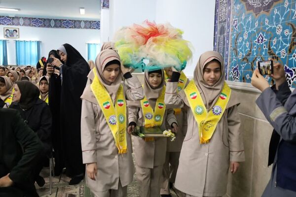 همایش «یاوران انقلاب» در مدرسه شهیدپاکنژاد ناحیه 2 یزد