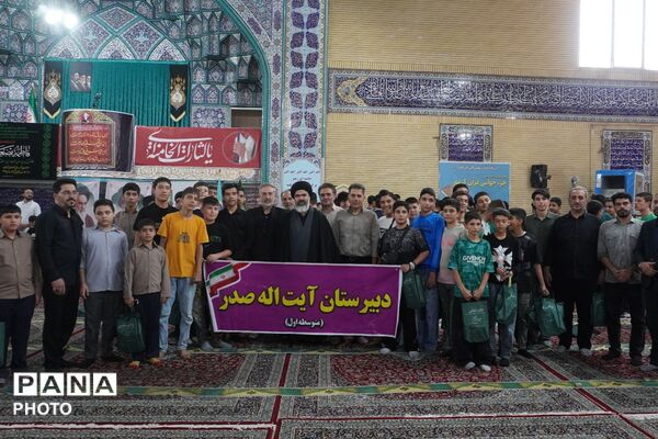دانش‌آموزان بهارستان؛ جلوه‌گر پیوند مدرسه با معنویت در نماز جمعه