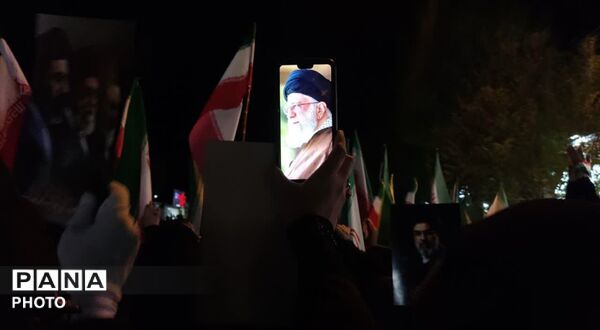 کاروان پیاده در میدان آزادی یزد