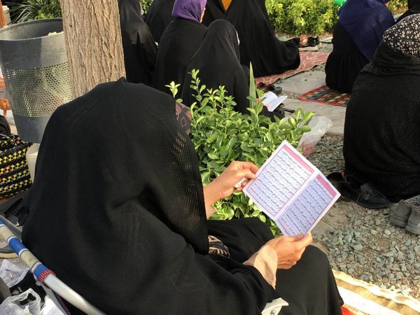 برپایی مراسم دعای عرفه در گلستان شهدای اصفهان