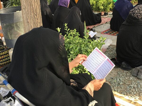 برپایی مراسم دعای عرفه در گلستان شهدای اصفهان