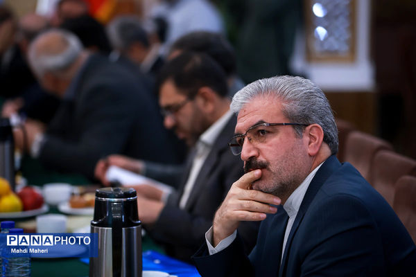 نشست صمیمی وزیر آموزش و پرورش با اعضای فراکسیون فرهنگیان