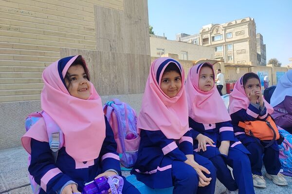 شادی و هیاهوی کودکان در اردوی درون مدرسه‌ای  آموزشگاه ایران ۲ به مناسب هفته ملی کودک 