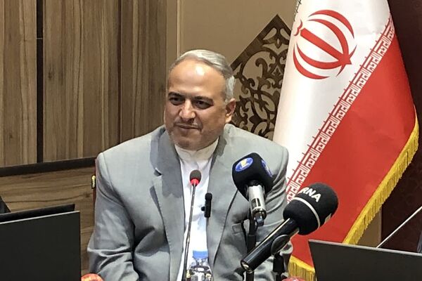 مراسم تقدیر از سفیران مدرسه سازی در اداره کل آموزش و پرورش شهرستانهای استان تهران 