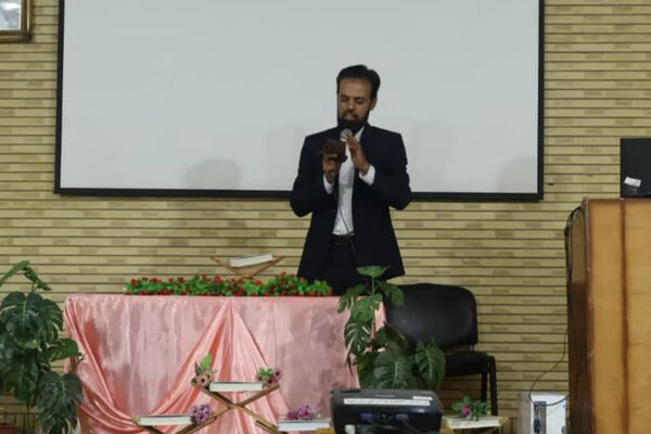 تقدیر از مدیران قرآنی ناحیه چهار شیراز در دبیرستان شاهد ۱۴