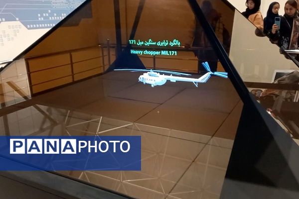 بازدید دانش‌آموزان دبیرستان شهدای اقتدار از نمایشگاه هوا فضا