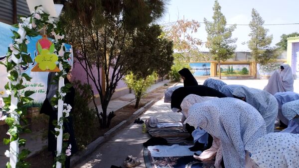 آیین نواختن زنگ نماز در مدرسه فرهنگ شهرستان خلیل آباد 
