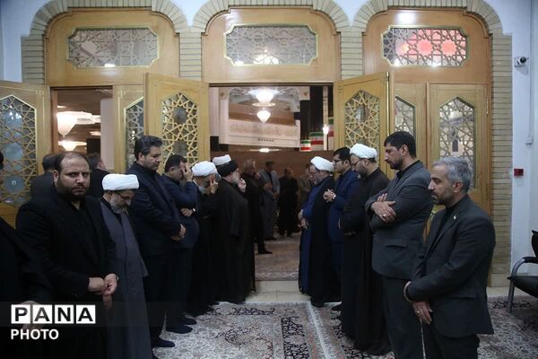 مراسم بزرگداشت رهبر شهید انقلاب در حرم حضرت معصومه(س)