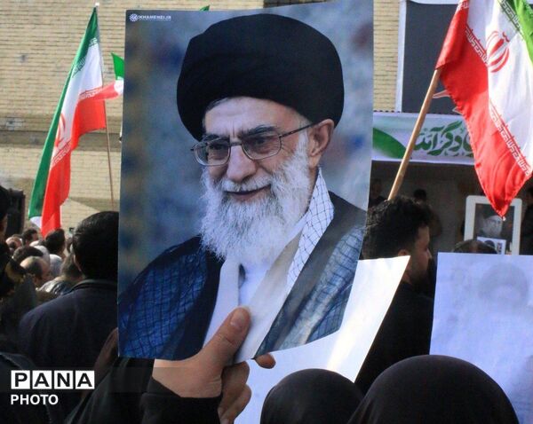 بیعت مردم کبودرآهنگ با رهبر جدید انقلاب اسلامی