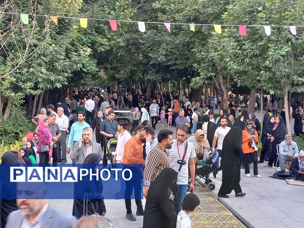 حال و هوای گذر فرهنگی چهارباغ در روز عید غدیر