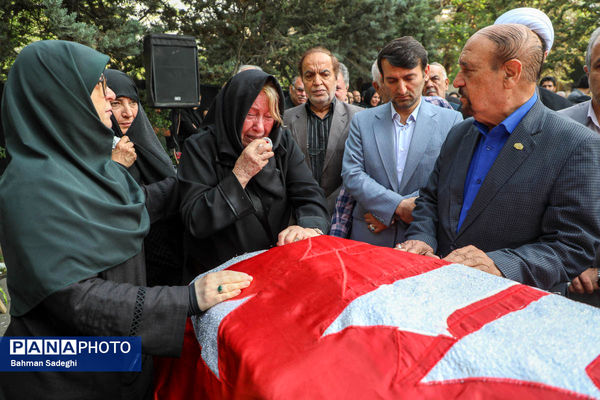 مراسم تشییع پیکر رئیس مجمع خیرین مدرسه‌ساز