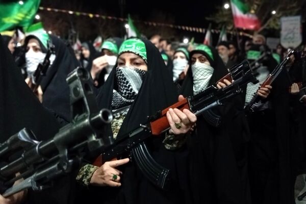 بانوان در خط مقدم حضور مردمی؛ گزارش تصویری رژه حماسی جان‌فدا
