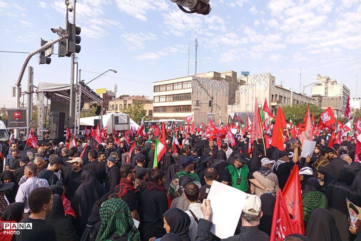  هم صدا با هم در تشییع رهبر شهید